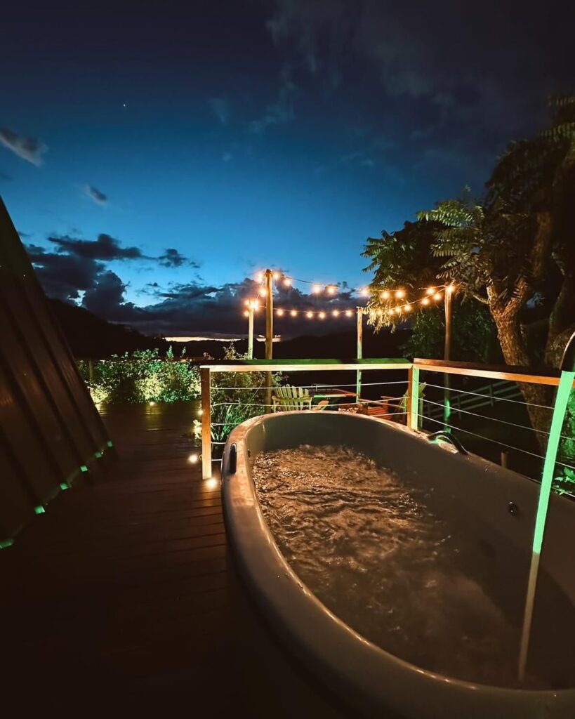 Chalé para locação em Paraisópolis/MG - Skala 2 vista noturna chale aframe falesia dos olhos paraisopolis ecomorada