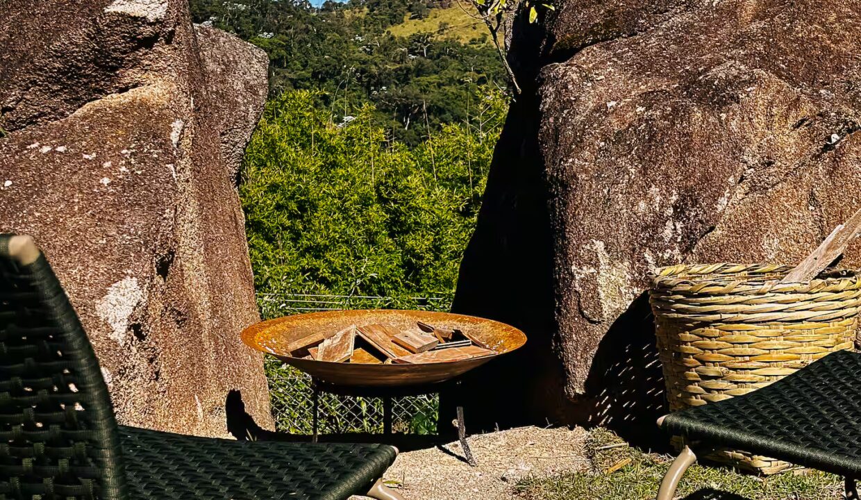 area-externa-pousada-em-morungaba-com-vista-para-montanhas-silver-ecomorada