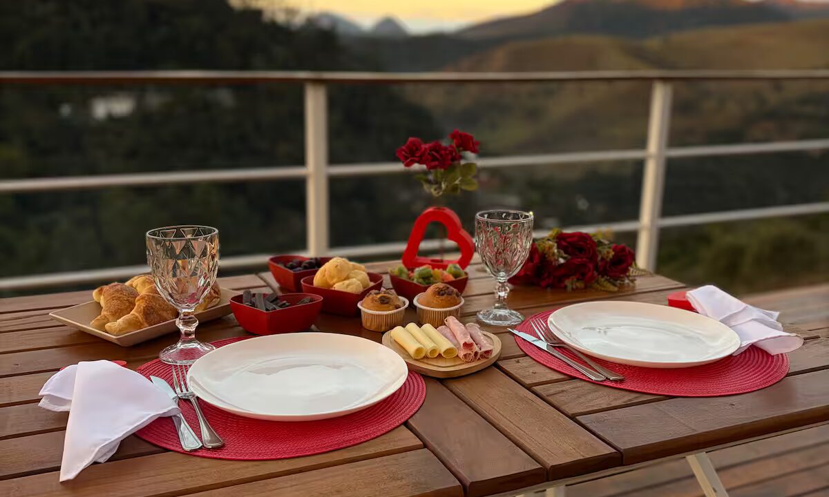 chale-com-vista-para-as-montanhas-cafe-da-manha-incluso