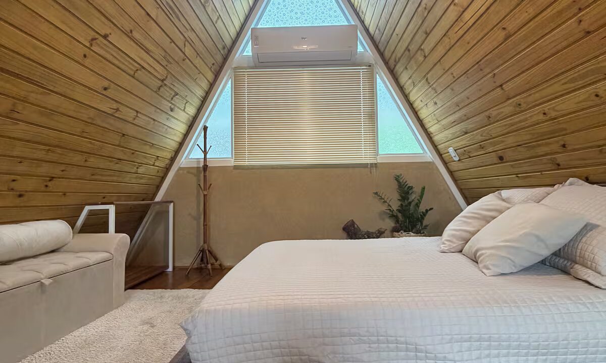 chale-romantico-no-mezanino-airbnb-para-casais-rj