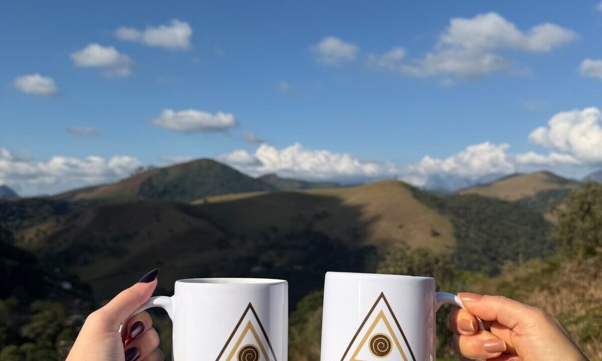 hospedagem-na-montanha-chale-com-vista-por-do-sol